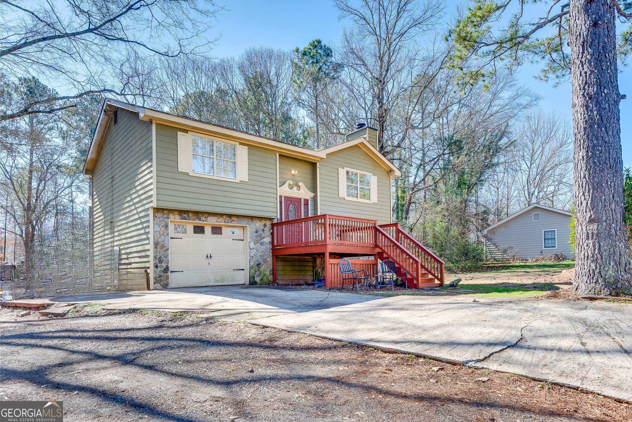 90 East Country Woods Drive Property Photo 3