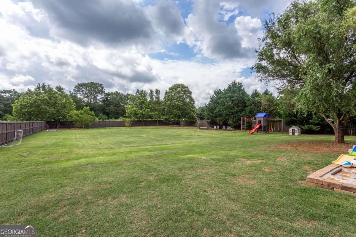 1081 Ruby Way Property Photo 24