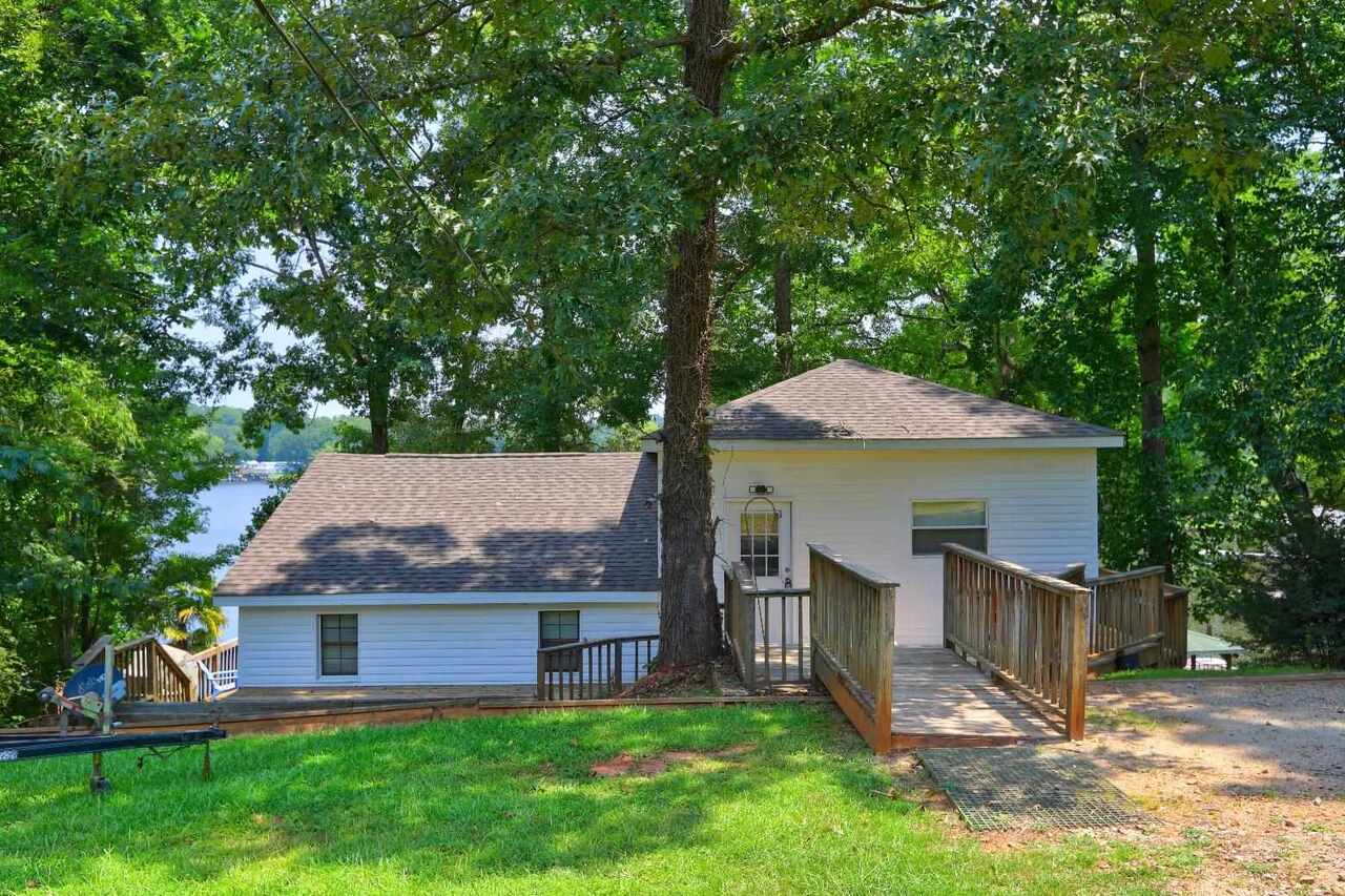 249 Lakeshore Drive Property Photo 5