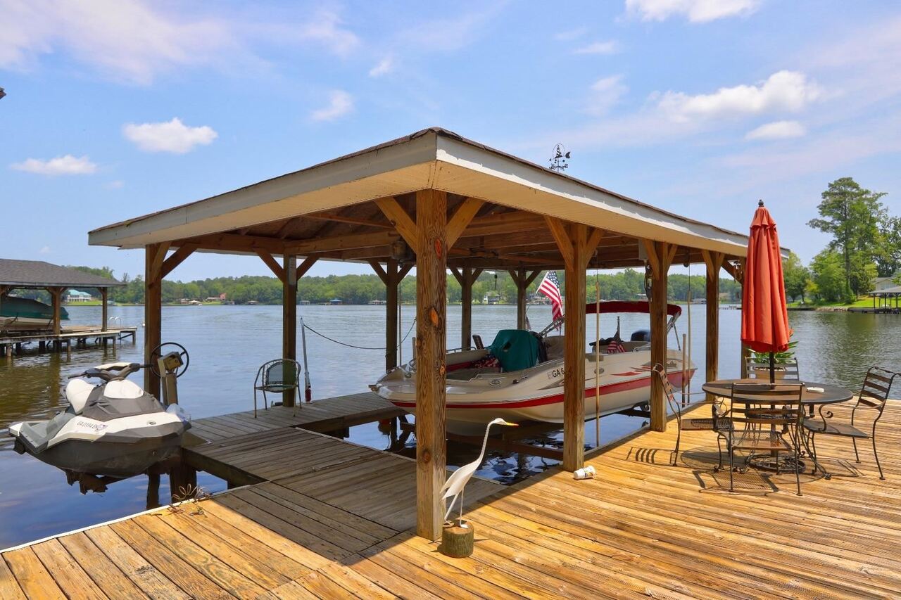 249 Lakeshore Drive Property Photo 7