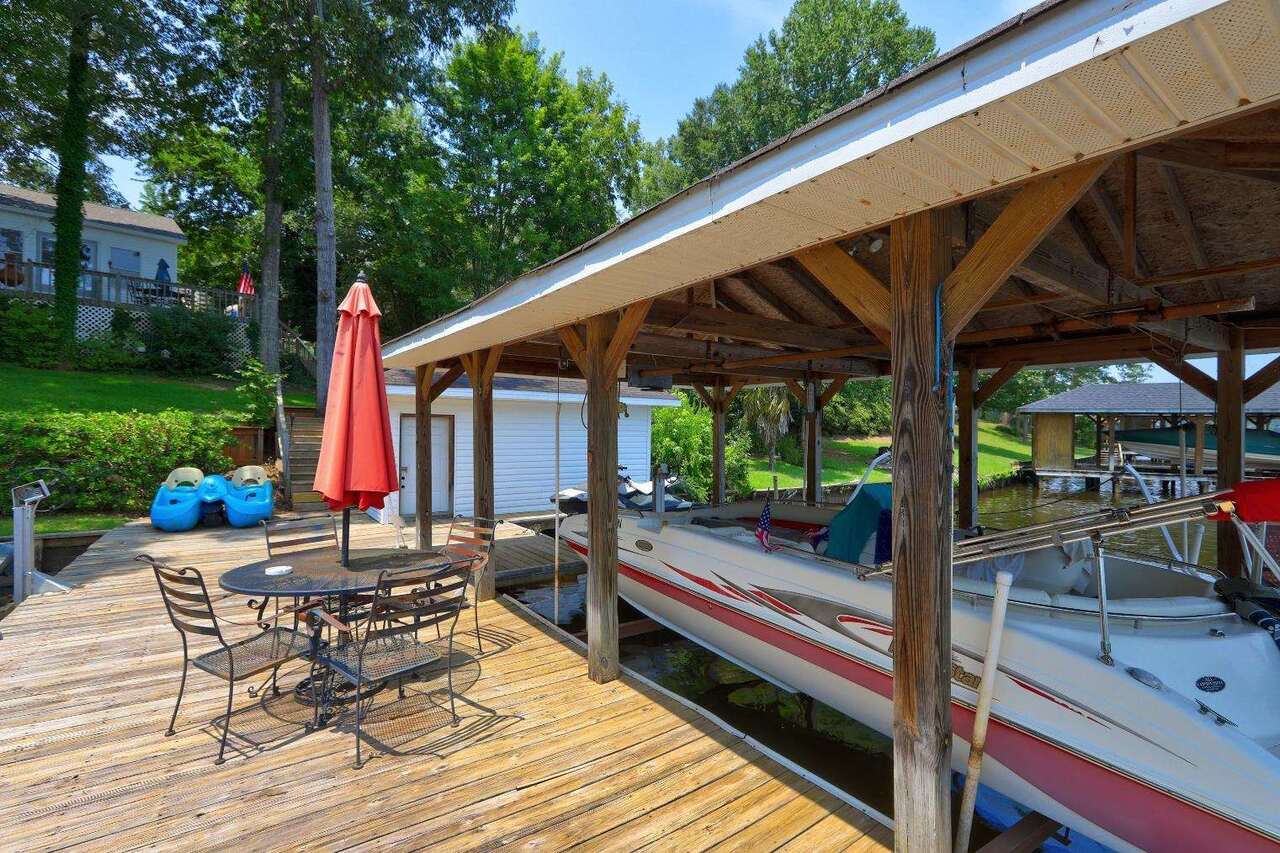249 Lakeshore Drive Property Photo 8