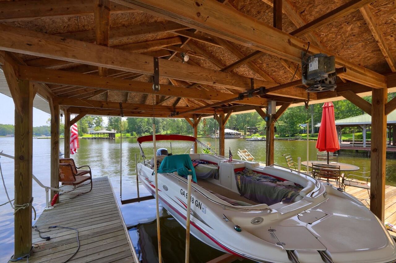 249 Lakeshore Drive Property Photo 9