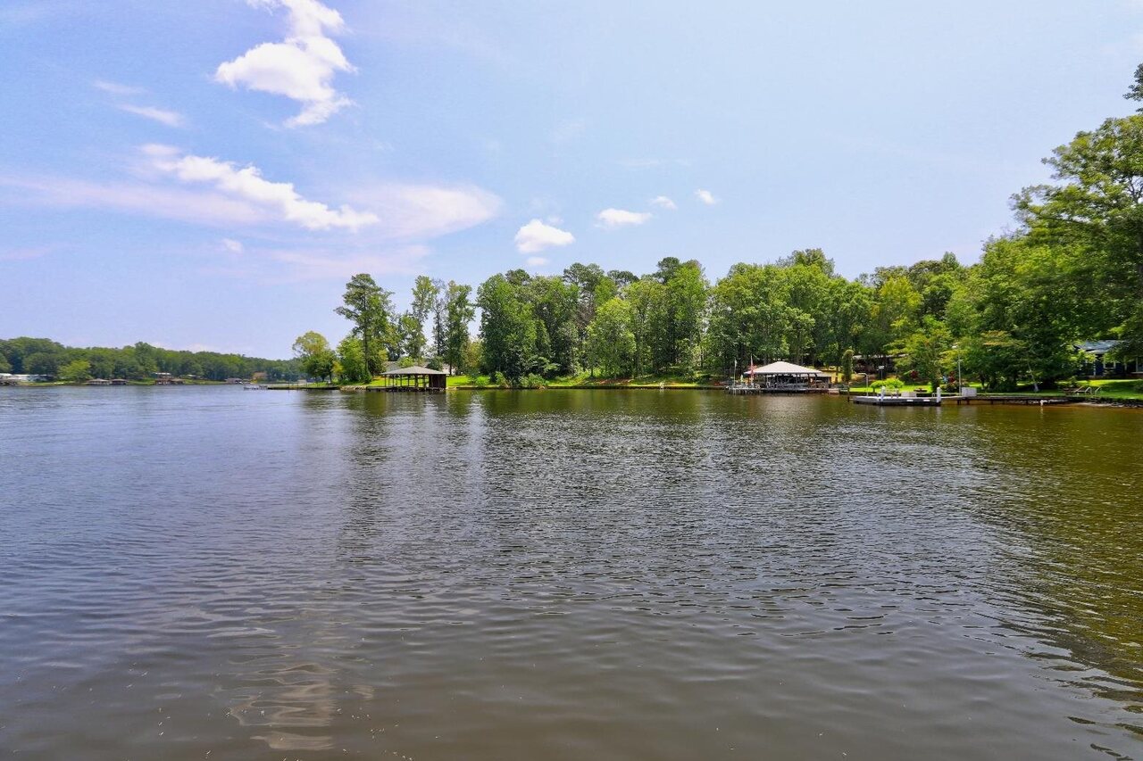 249 Lakeshore Drive Property Photo 11