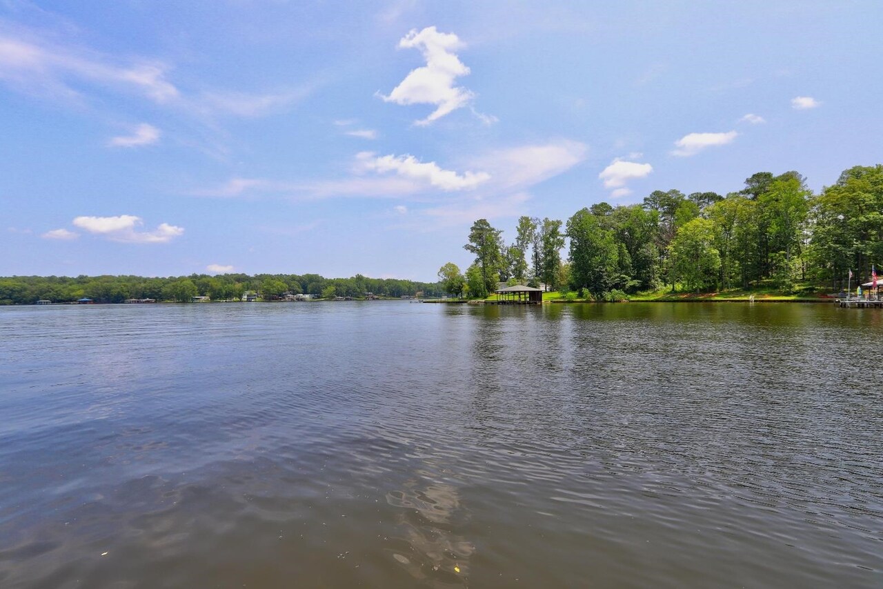249 Lakeshore Drive Property Photo 12