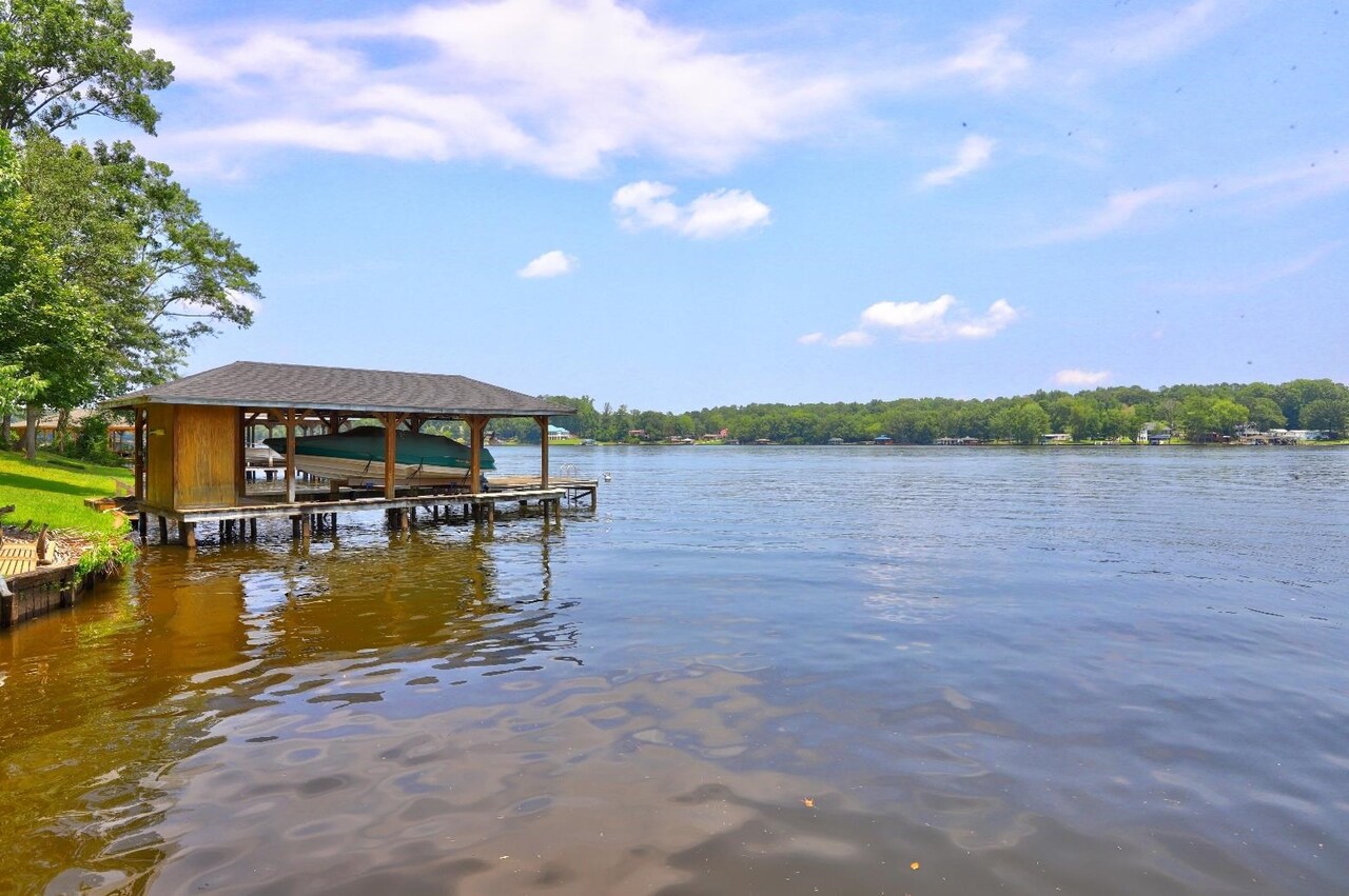 249 Lakeshore Drive Property Photo 13
