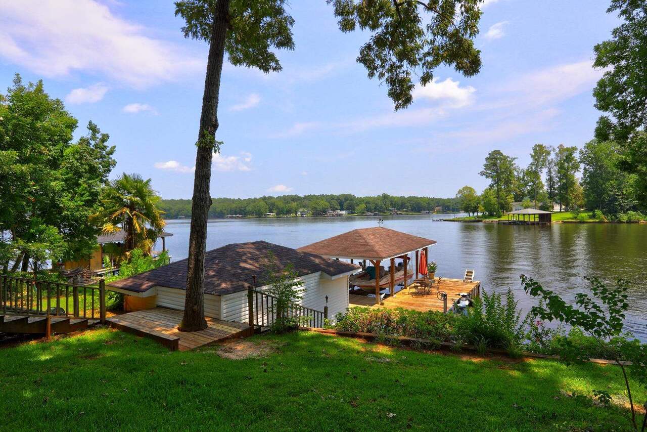 249 Lakeshore Drive Property Photo 14