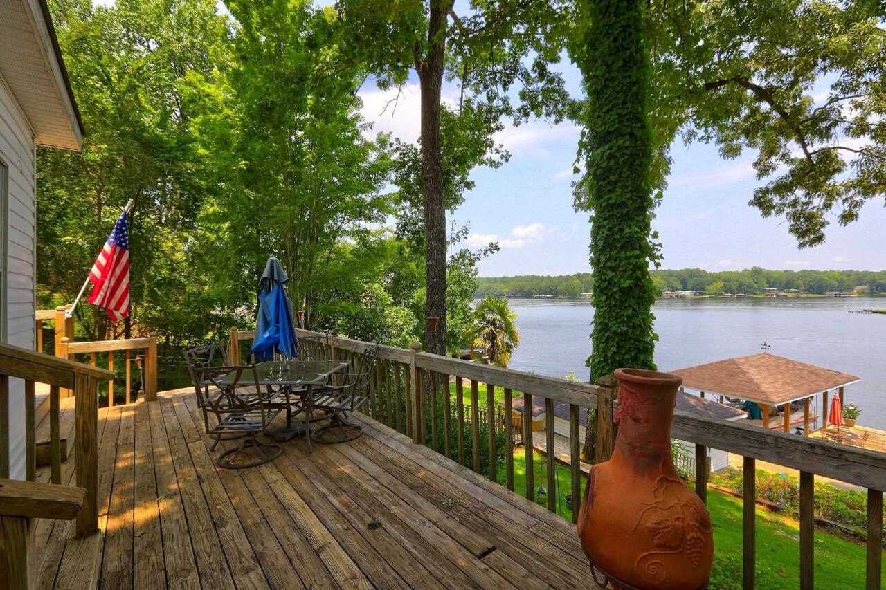 249 Lakeshore Drive Property Photo 15