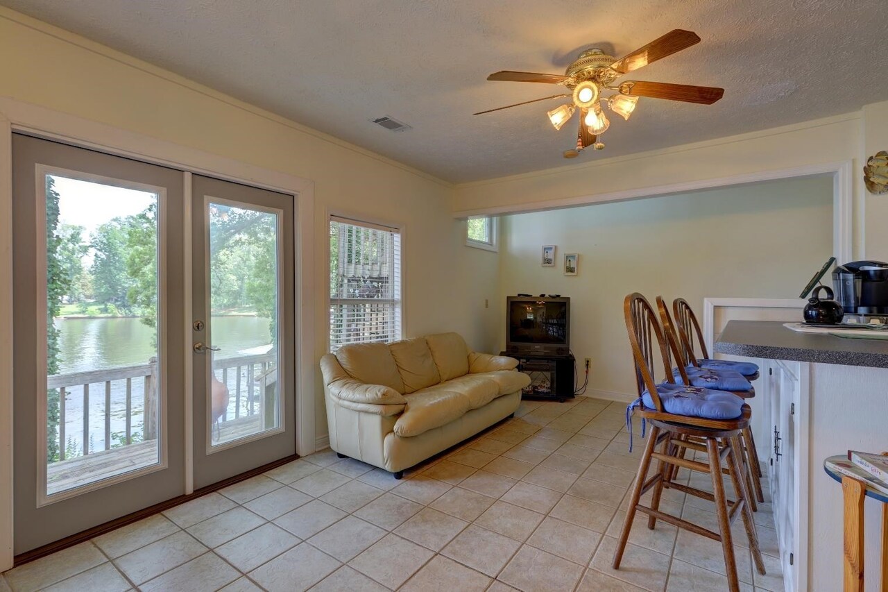 249 Lakeshore Drive Property Photo 22