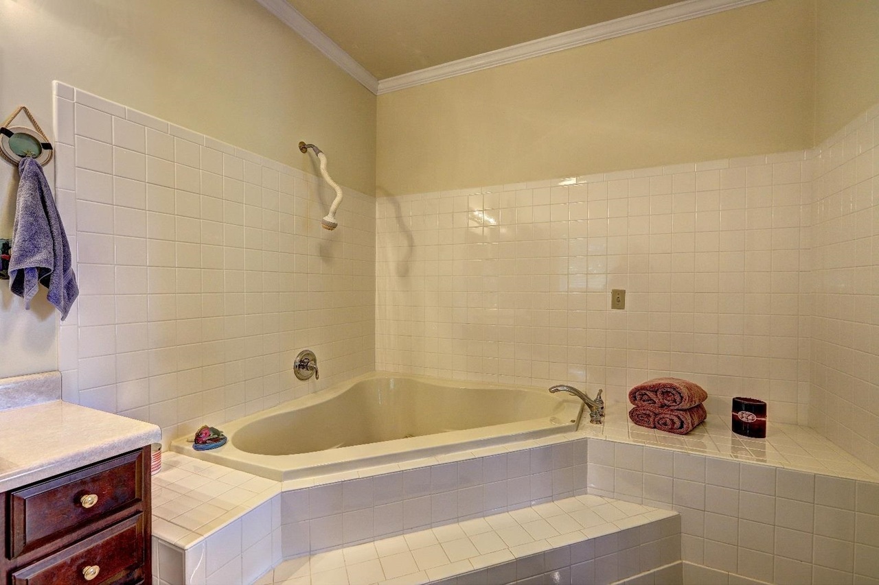 249 Lakeshore Drive Property Photo 37