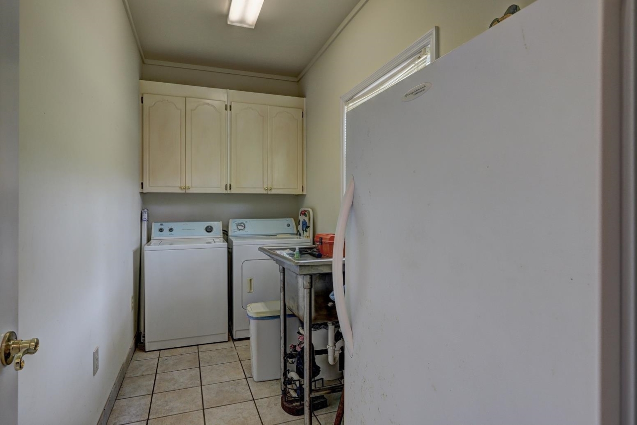 249 Lakeshore Drive Property Photo 38