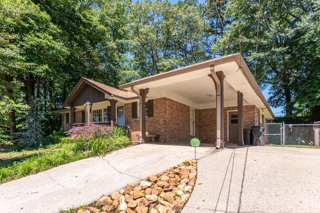 3926 Pineview Drive Se Property Photo 3