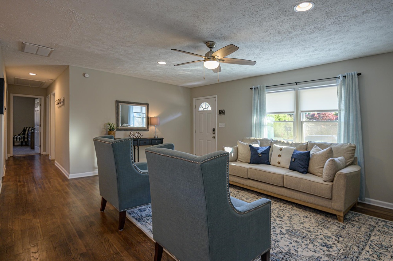 941 Pine Manor Property Photo 4