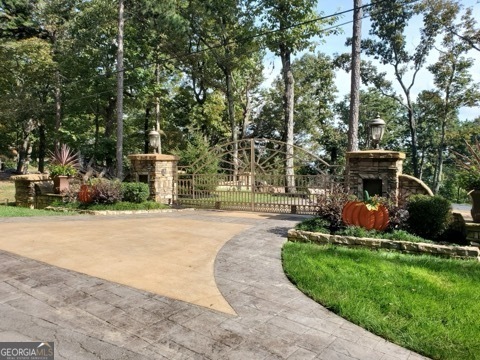 223 South Brow Drive Property Photo 2