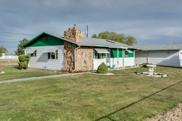 2938 B Road Property Photo 1
