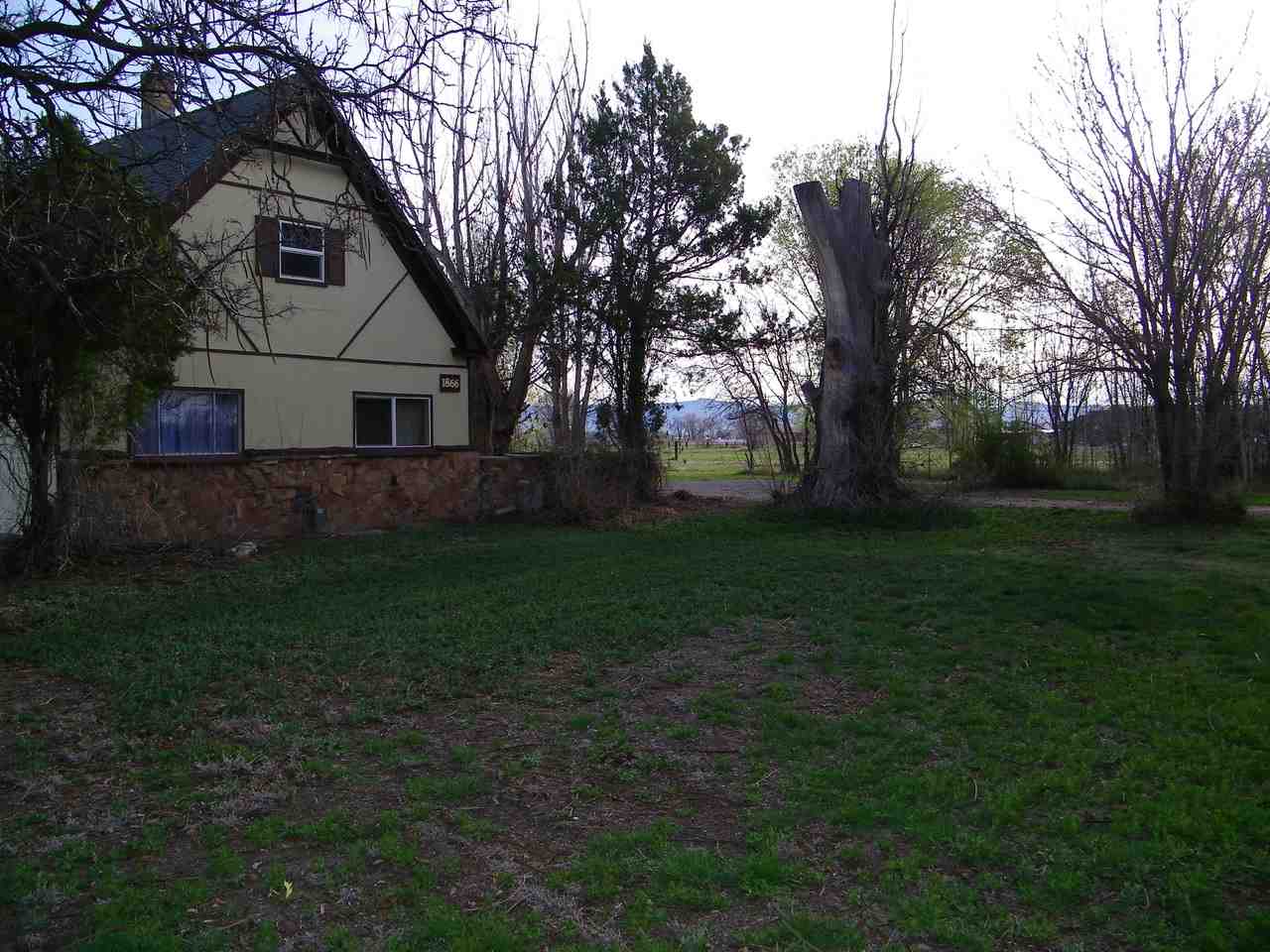 1866 J Road Property Photo 1