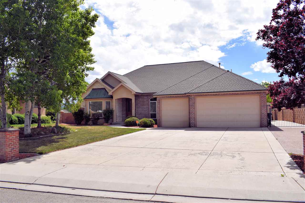 2523 Falls View Circle Property Photo 1