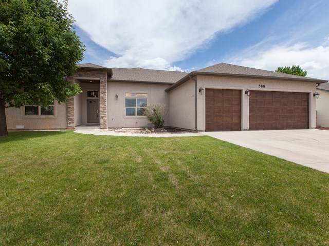 588 Heath Drive Property Photo 1