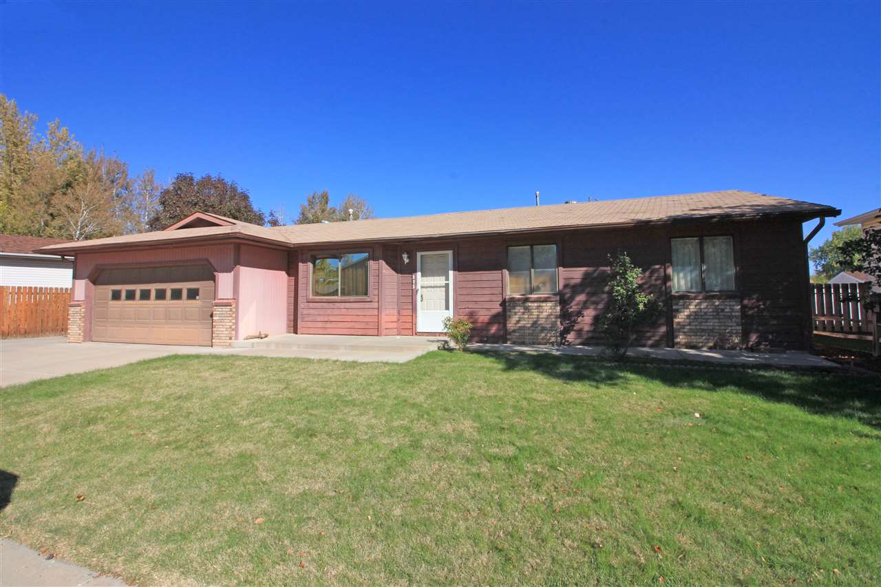 272 W Danbury Circle Property Photo 1