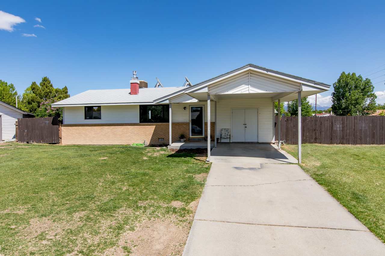 552 28 Road Property Photo 1