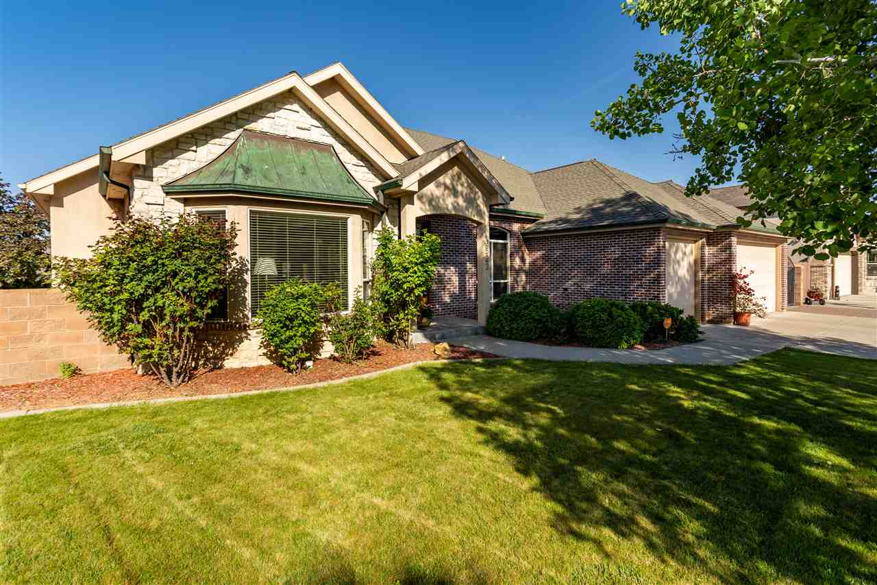 2523 Falls View Circle Property Photo 1