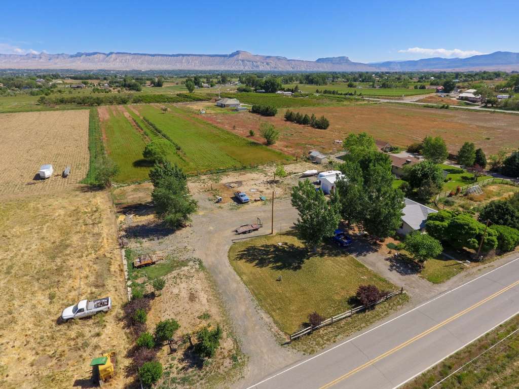 3186 B Road Property Photo 1