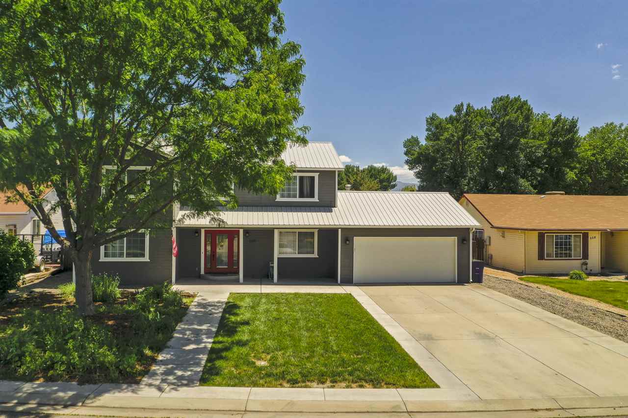 560 E Valley Drive Property Photo 1