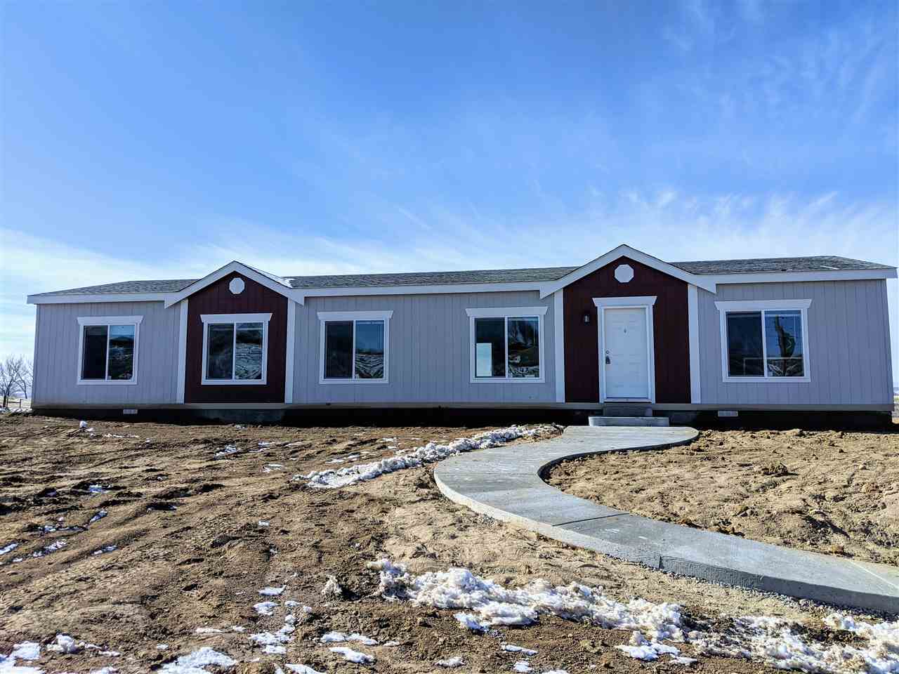 1743 10 Road Property Photo 1