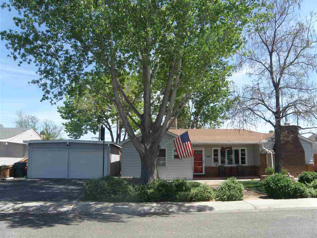 2104 Linda Lane Property Photo 1