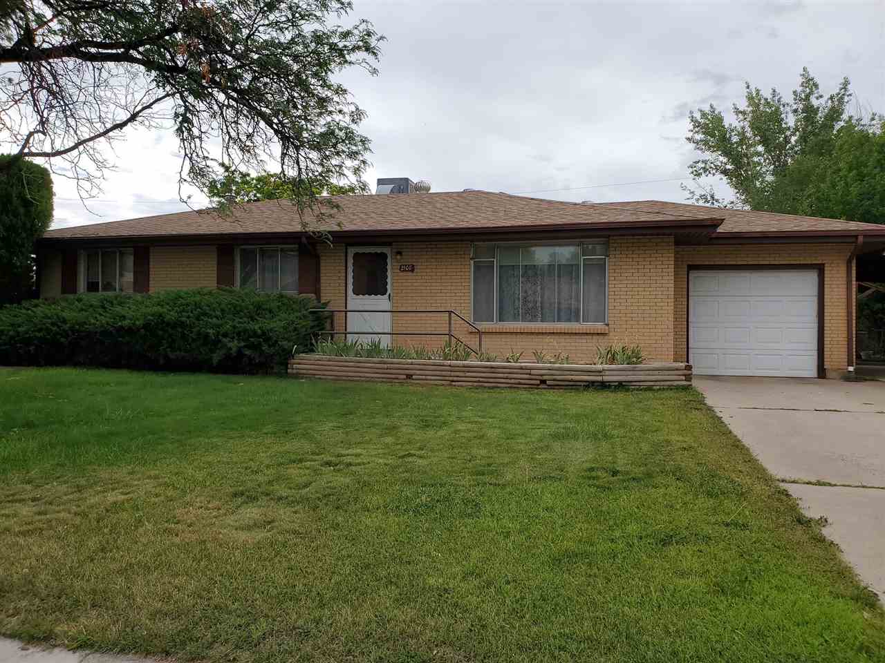 2108 Yosemite Road Property Photo 1