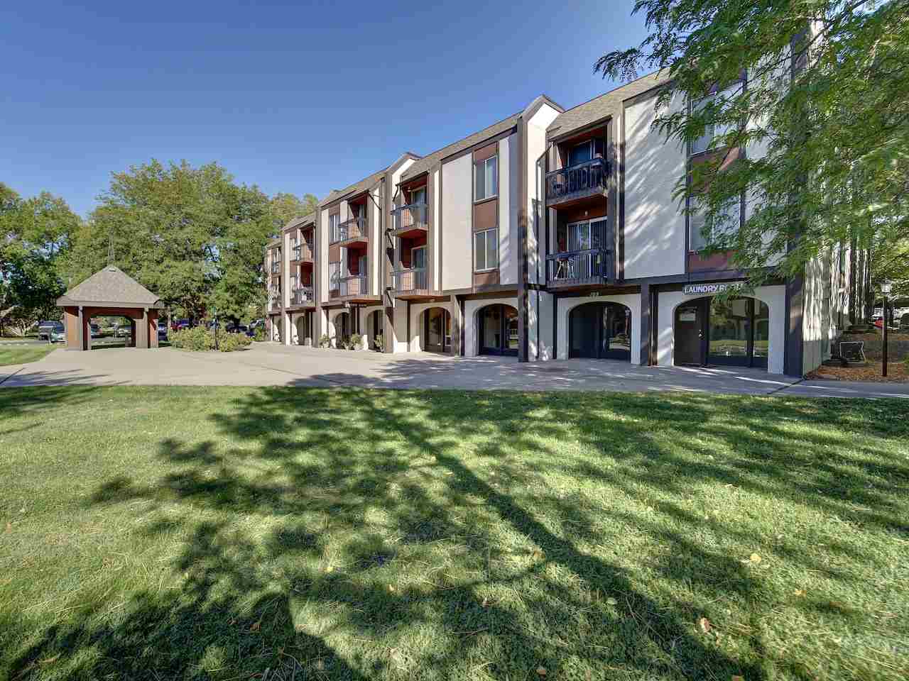 3154 Lakeside Drive Property Photo 1
