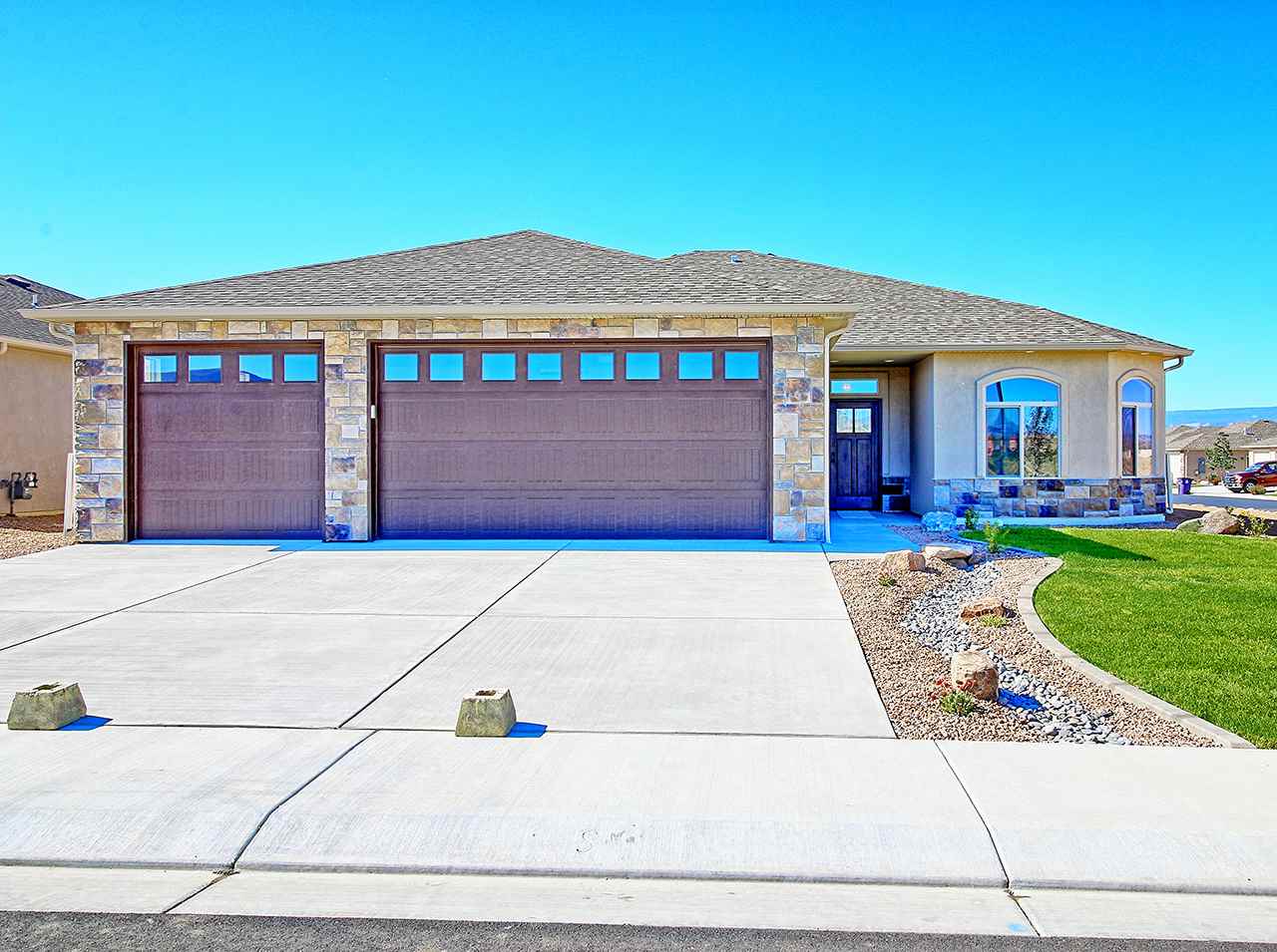681 Arran Way Property Photo 1