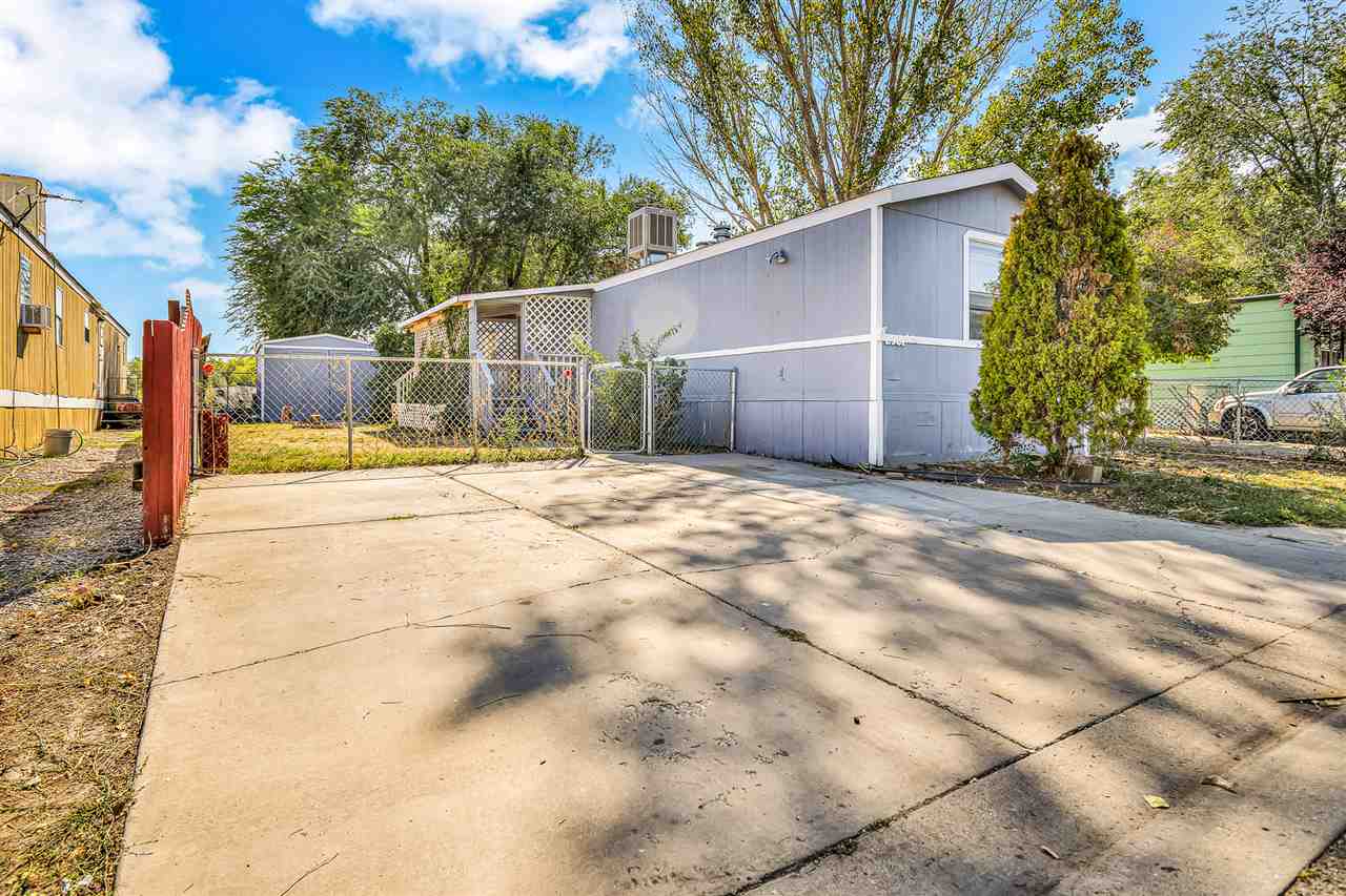 2987 1/2 Yew Leaf Willow Avenue Property Photo 1