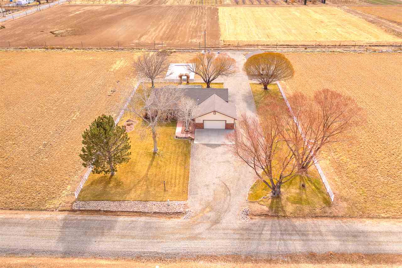 275 31 3/4 Road Property Photo 1