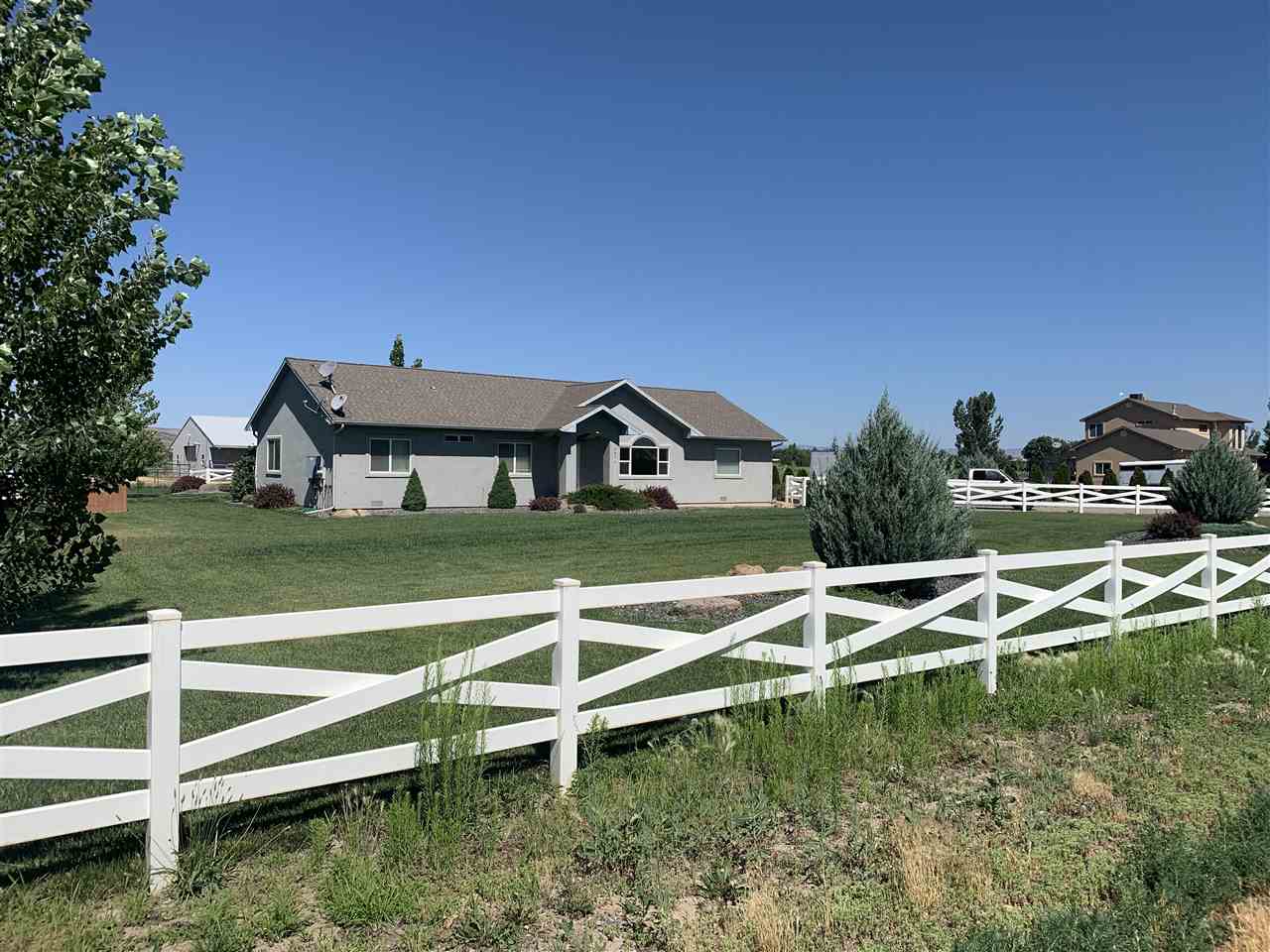 1271 14 Road Property Photo 1