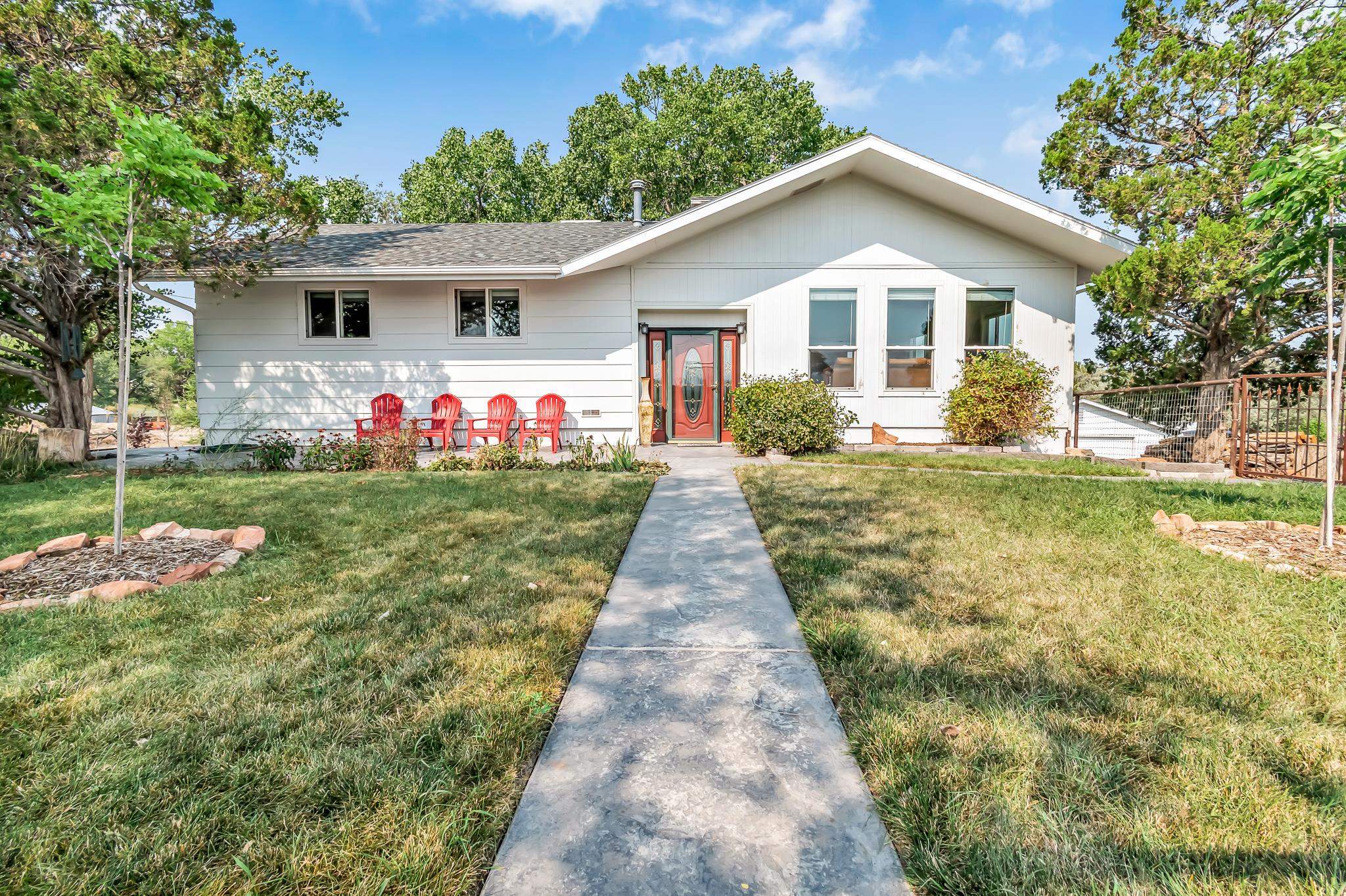 847 26 Road Property Photo 1