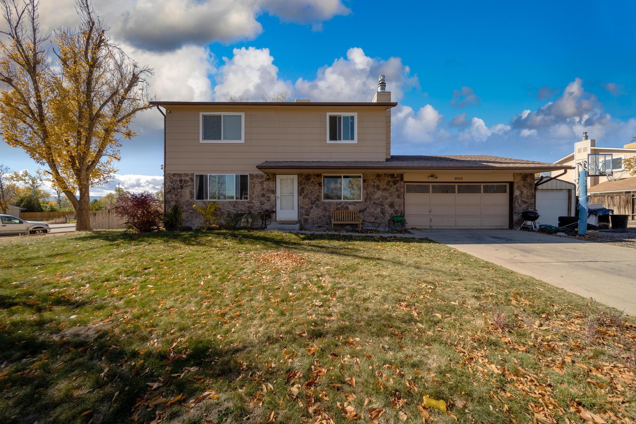 605 W Indian Creek Drive Property Photo 1