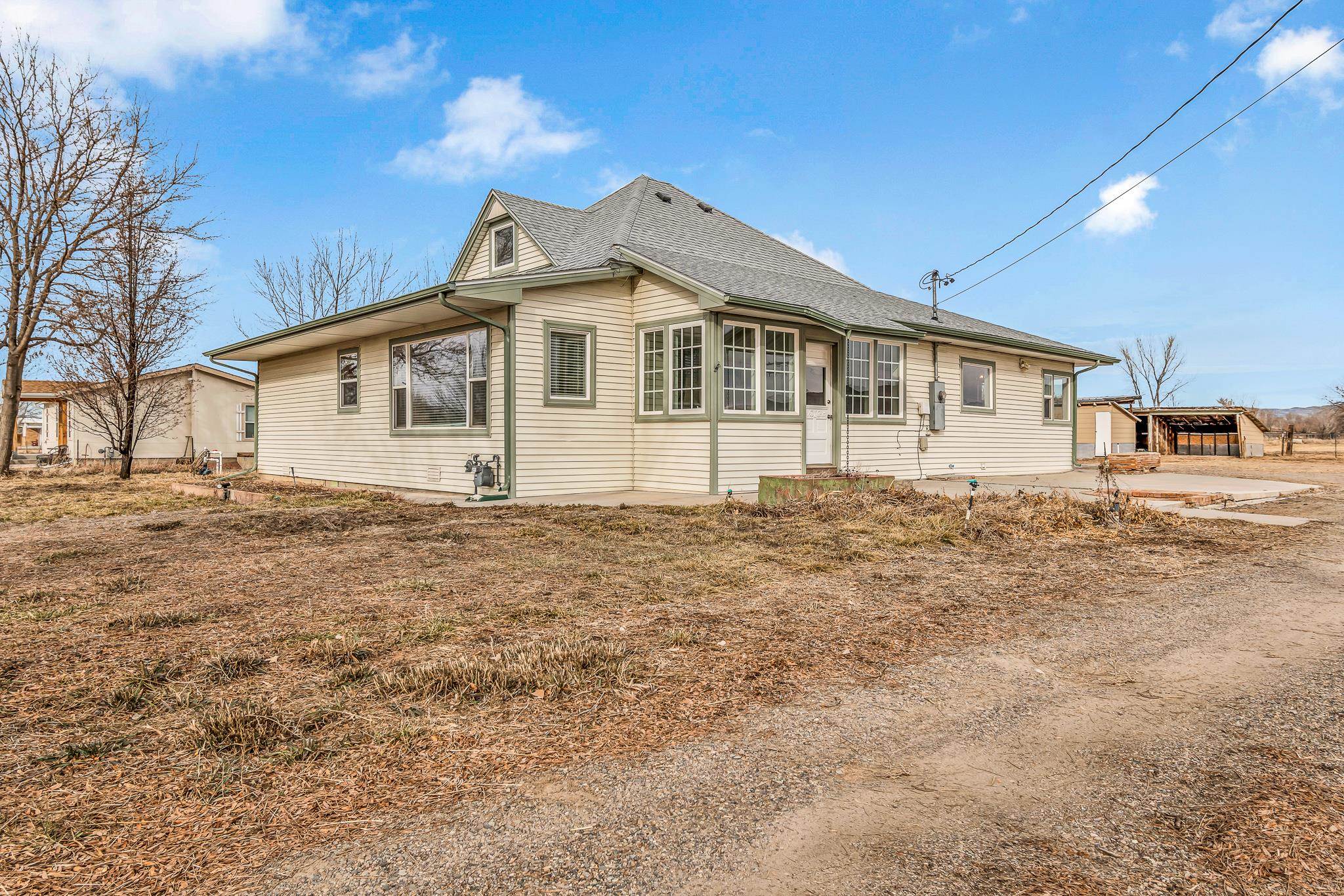 3098 E Road Property Photo 1