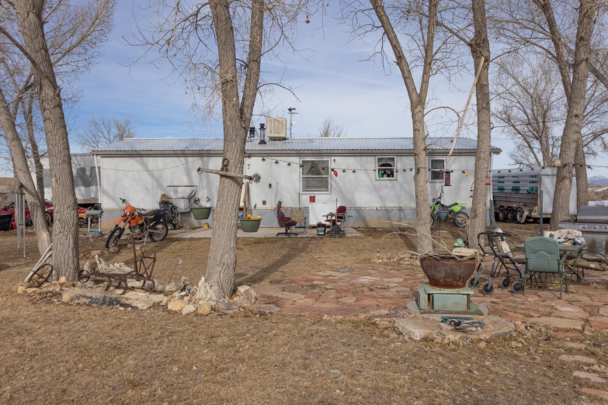 1546 10 Road Property Photo 1