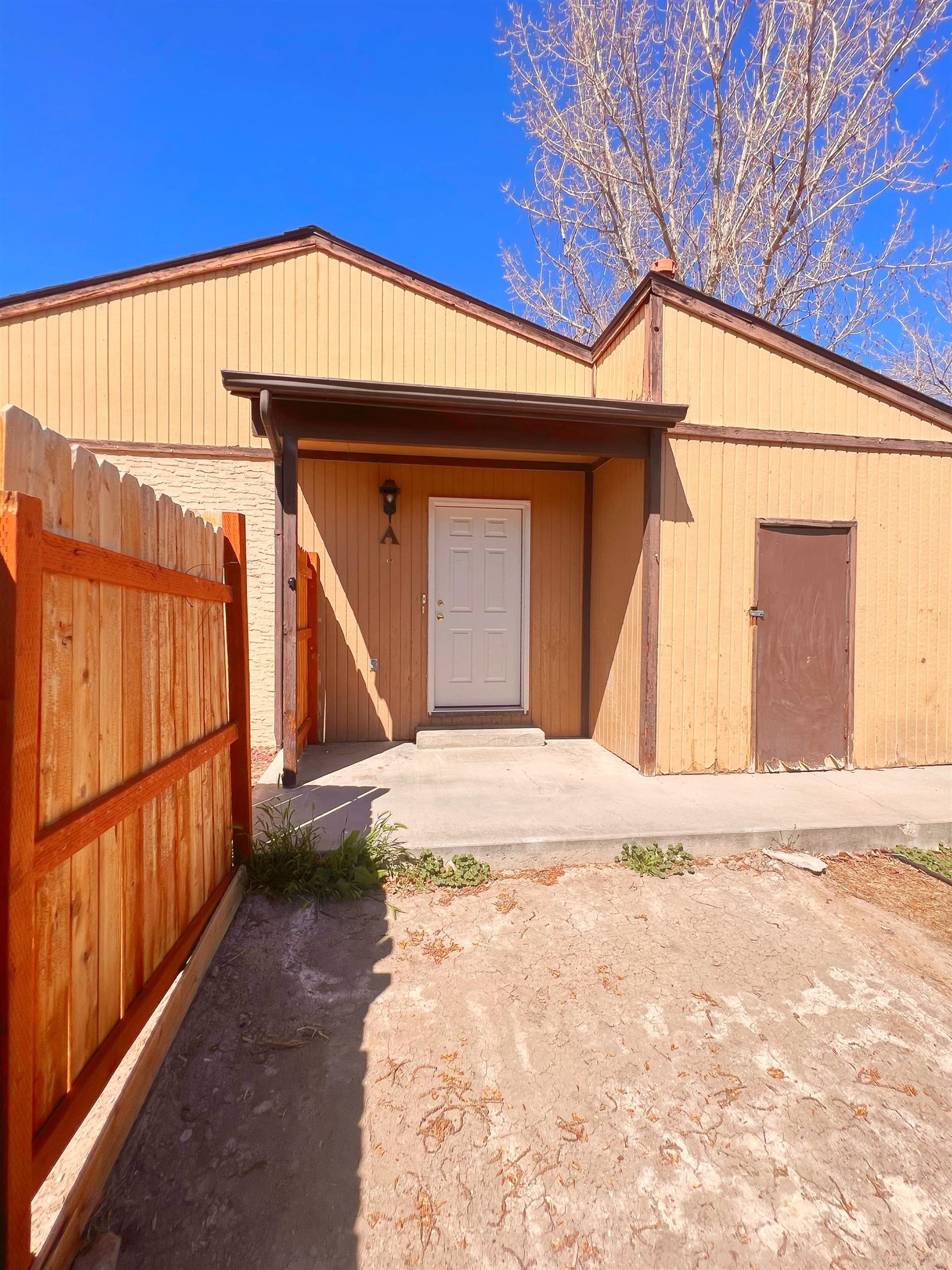 556 W Good Hope Circle Property Photo 1