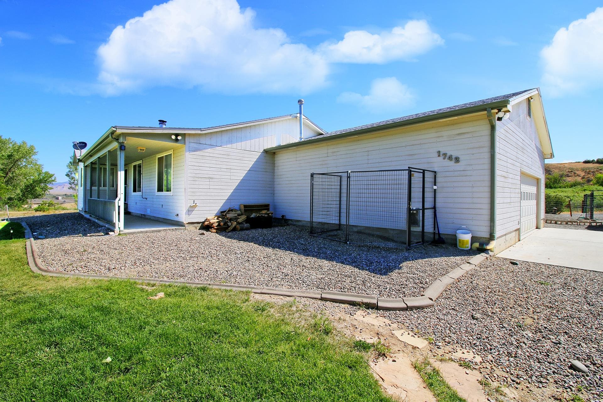 1742 10 Road Property Photo 1