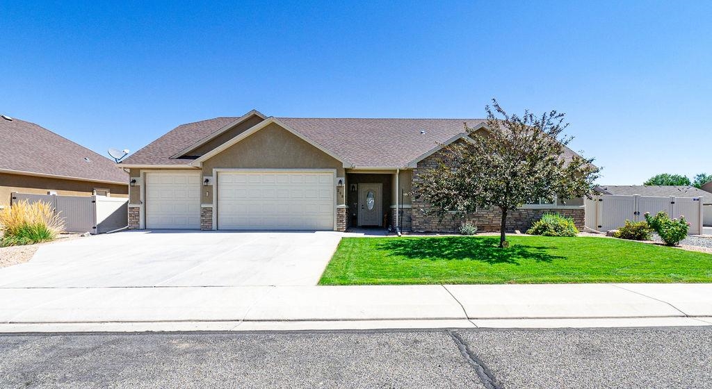 290 Marie Street Property Photo 1