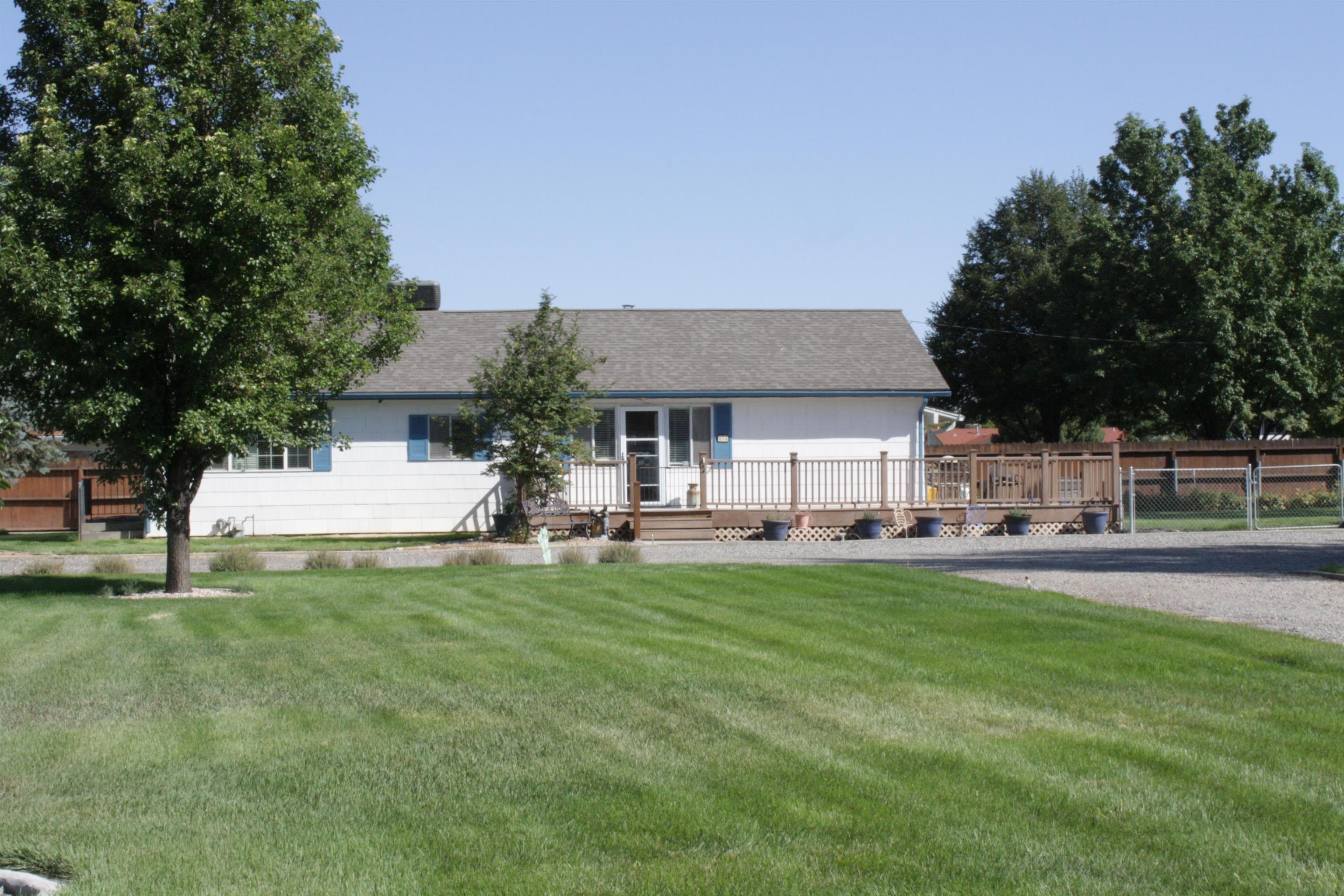 574 30 Road Property Photo 1