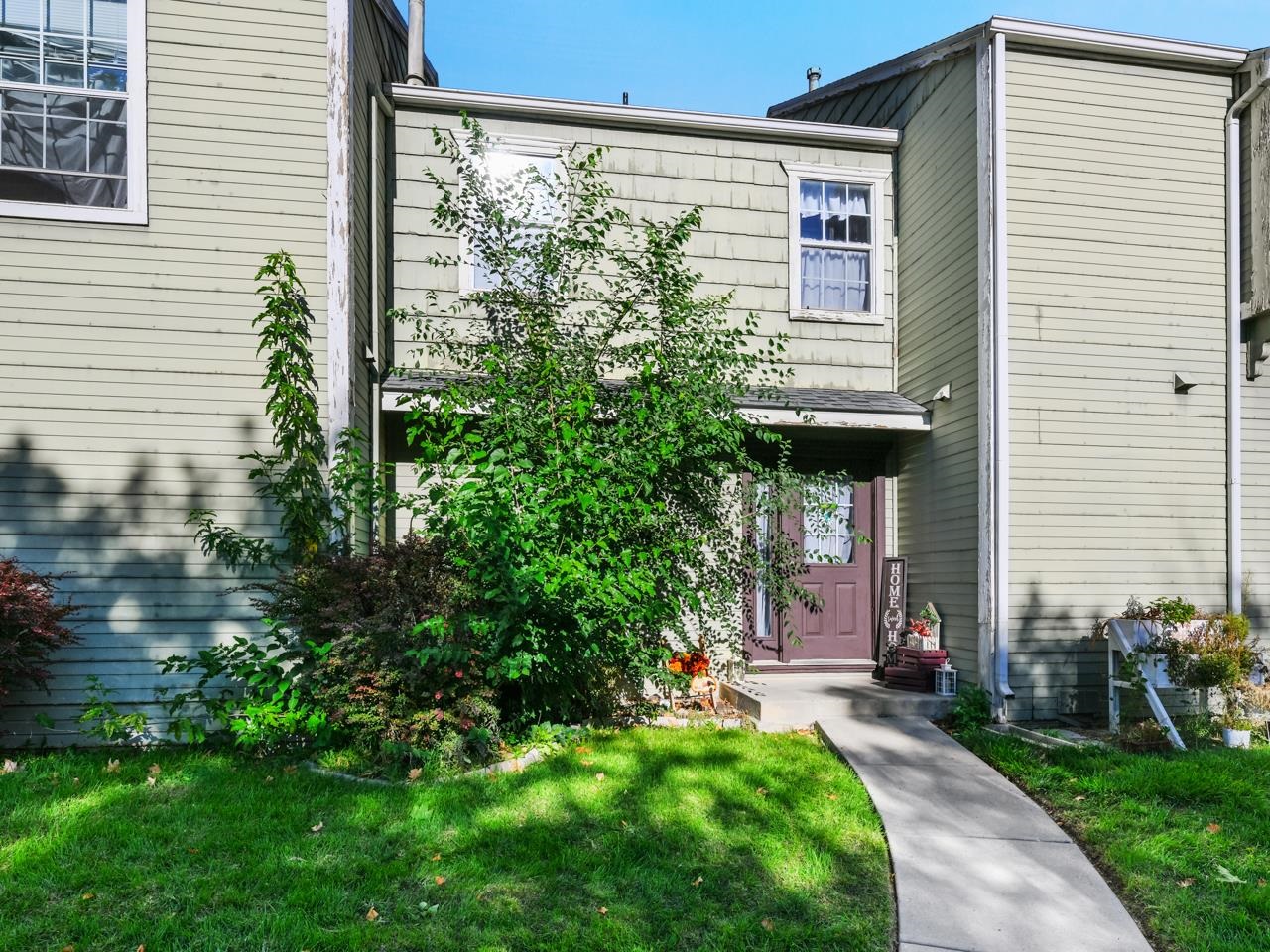 262 Coventry Court Property Photo 1