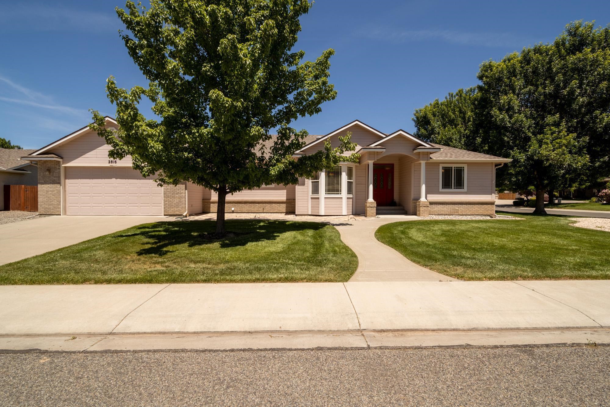2816 Grand View Drive Property Photo 1