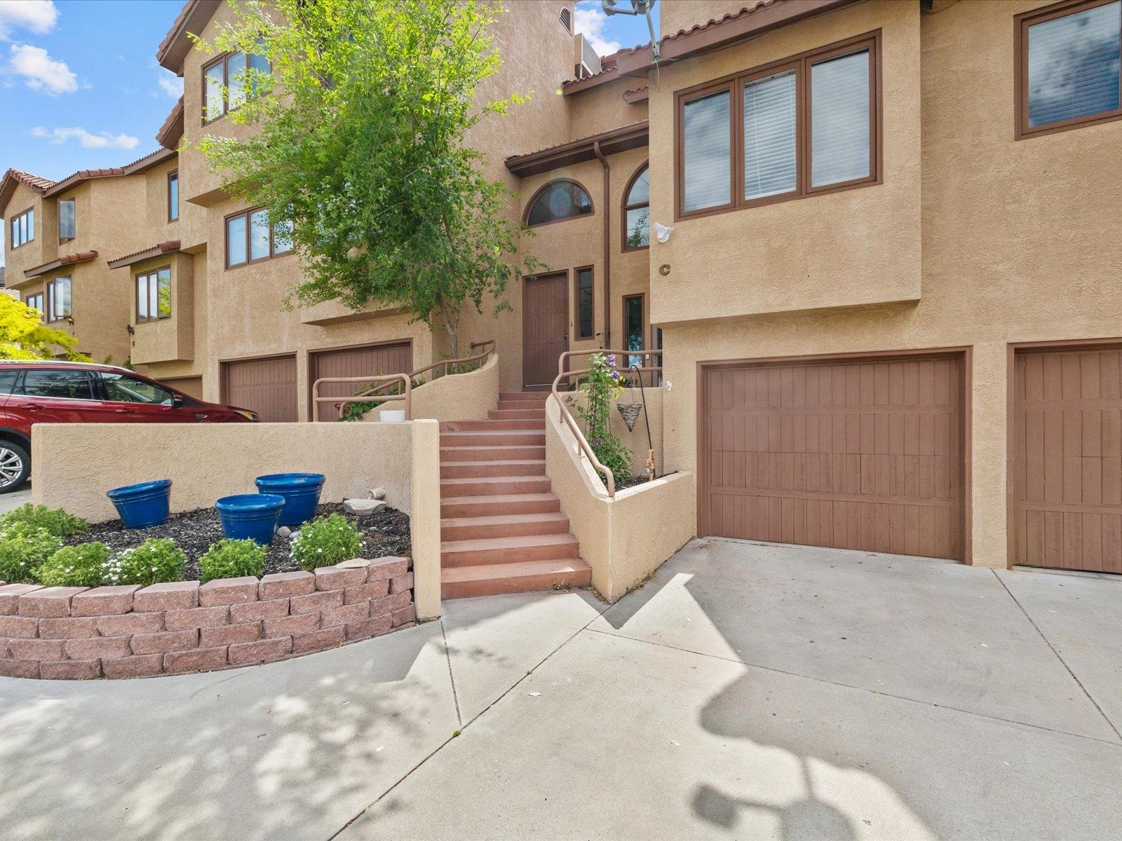 2059 S Broadway Property Photo 1
