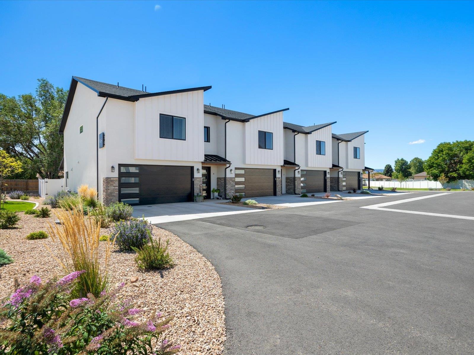 681 28 Road Property Photo 1