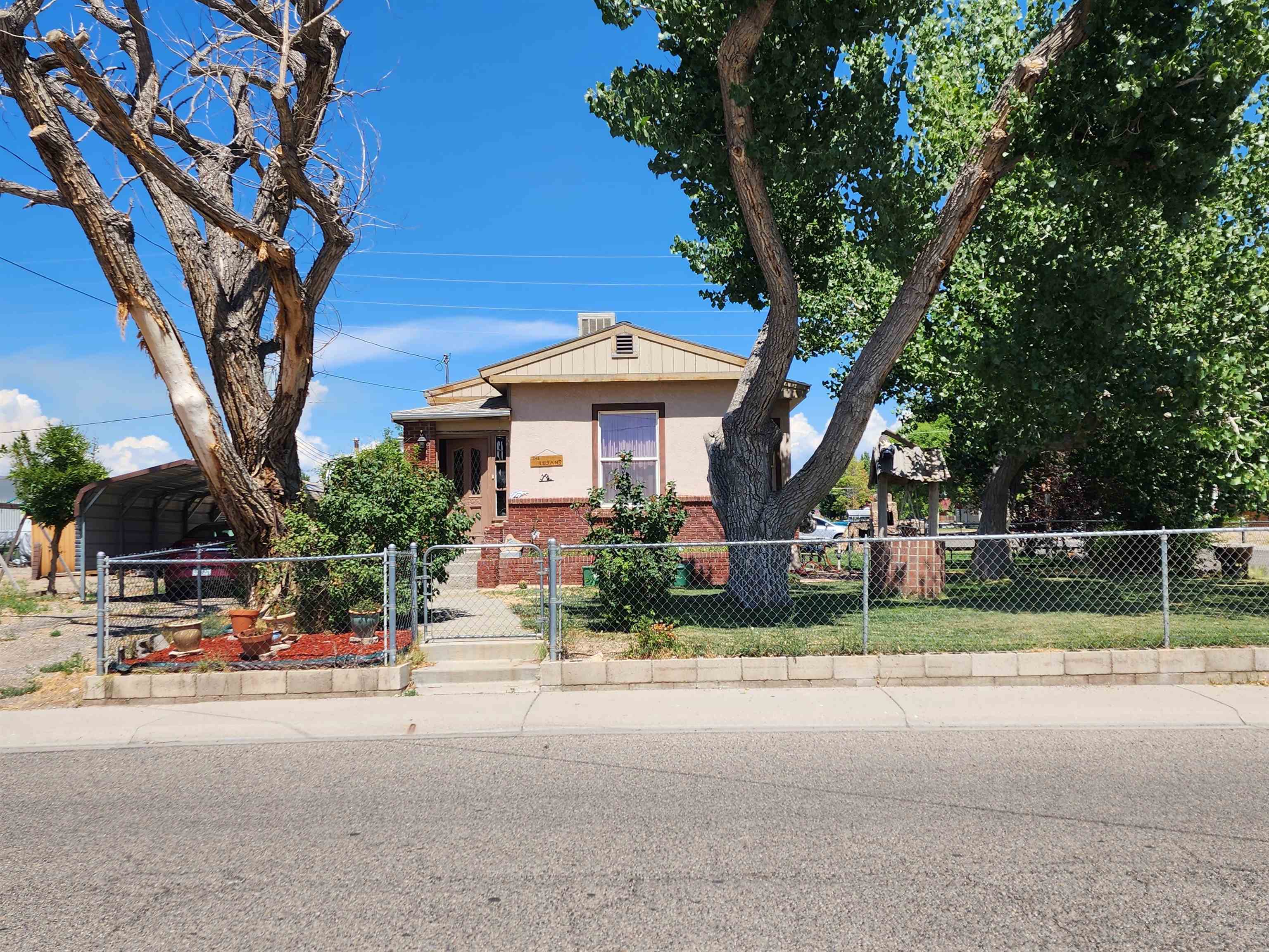551 E Grand Avenue Property Photo 1