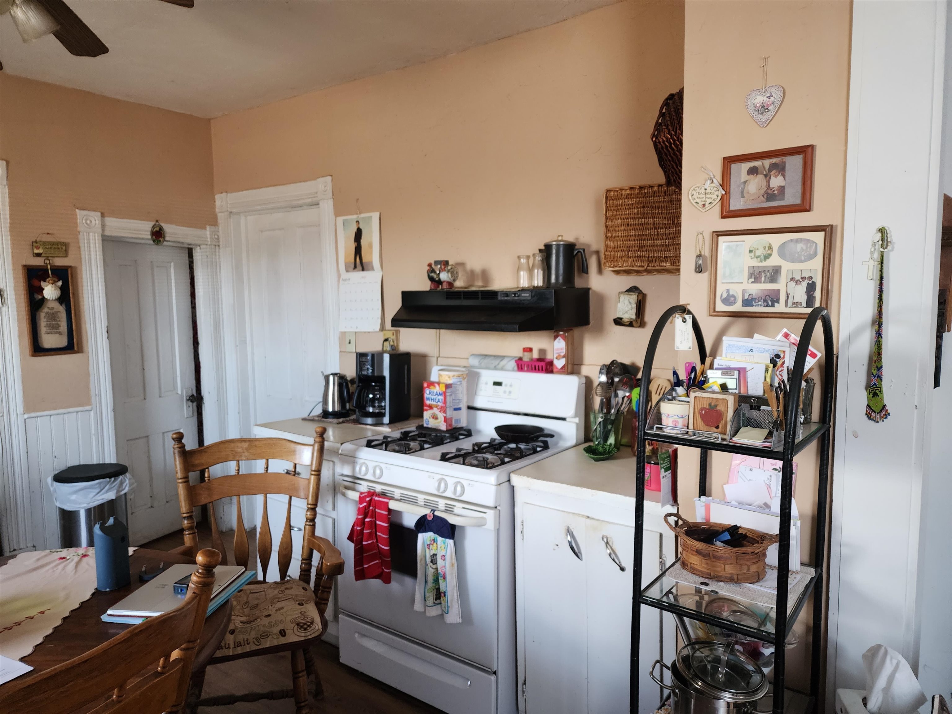 551 E Grand Avenue Property Photo 7