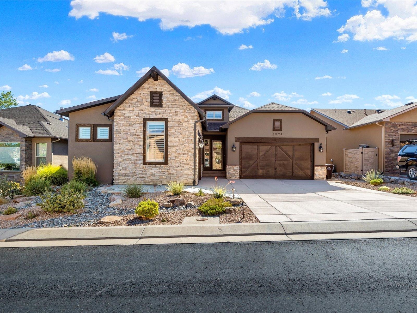 2094 Two Wood Drive Property Photo 1
