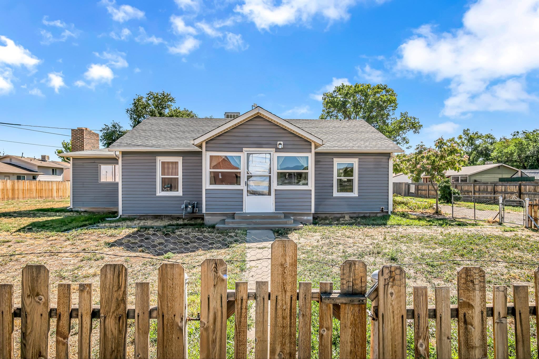318 27 3/8 Road Property Photo 1